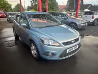Begagnad Ford Focus Zetec 110 HK (80 kW) 2010 Blå Halvkombi