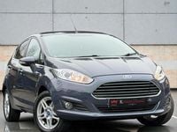Usado Ford Fiesta Zetec 105 HP (77 kW) 2013 Cinzento Citadino