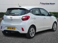 Used Hyundai i10 SE 67 HP (49 kW) 2022 Atlas white/black+white pck Hatchback