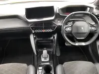 Używany Peugeot e-208 Premium 98 kW (134 KM) 2021 Żółty Hatchback