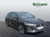 Begagnad Ford Focus ST-Line 120 HK (88 kW) 2022 Svart Halvkombi