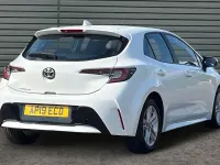 Used Toyota Corolla 116 HP (85 kW) 2019 White Hatchback