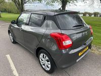 Usado Suzuki Swift SZ3 90 HP (66 kW) 2019 Cinzento Citadino