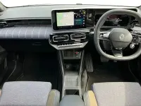 Used Renault 5 E-Tech Komfort 110 kW (150 HP) 2025 White Hatchback