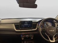Usado Kia Stonic 99 HP (72 kW) 2025 Preto SUV