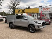 Usado Toyota HiLux 150 HP (110 kW) 2023 Prateado Pickup