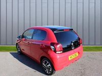 Używany Peugeot 108 Allure 71 KM (52 kW) 2021 Czerwony
