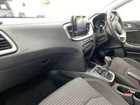Używany Kia Ceed 2023 Srebrny Hatchback