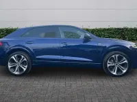 Begagnad Audi Q8 Black Edition 286 HK (210 kW) 2022 Blå SUV