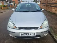 Begagnad Ford Focus Ghia 2003 Silver Halvkombi