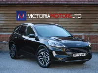 Käytetty Ford Kuga Titanium 150 HP (110 kW) 2024 Musta Katumaasturi