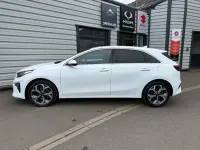 Usado Kia Ceed 140 HP (102 kW) 2019 Branco Citadino