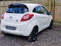 Begagnad Ford Ka Zetec 69 HK (50 kW) 2015 Vit Halvkombi