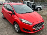 Usado Ford Fiesta Style 82 CV (60 kW) 2013 Rojo Utilitario