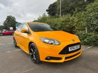 Used Ford Focus Style 250 HP (183 kW) 2013 Yellow Hatchback