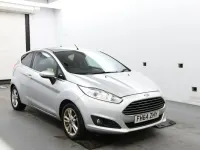 Usado Ford Fiesta Zetec 82 HP (60 kW) 2015 Prateado Citadino