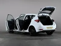 Used Toyota Auris 116 HP (85 kW) 2018 White Hatchback