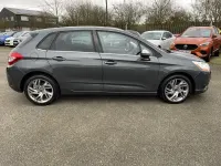 Usado Citroën C4 Start 115 HP (84 kW) 2015 Cinzento Citadino