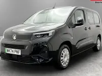 Second-hand Vauxhall Combo Design Edition 100 kW (136 CP) 2026 Monovolum