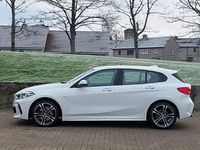 Begagnad BMW 120 M Sport 190 HK (139 kW) 2023 Vit Halvkombi