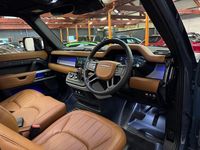 Used Land Rover Defender SE 300 HP (220 kW) 2024 Blue Estate