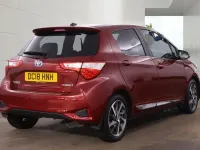 Used Toyota Yaris 100 HP (73 kW) 2018 Red Hatchback