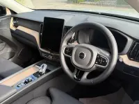 Begagnad Volvo XC60 Plus 250 HK (183 kW) 2025 Grå SUV
