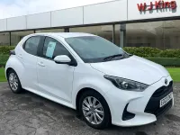 Begagnad Toyota Yaris 116 HK (85 kW) 2022 Vit Halvkombi