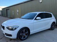Begagnad BMW 116 Sport Line 2014 Vit Halvkombi