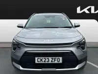 Usado Kia Niro 141 HP (103 kW) 2023 Cinzento SUV