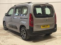 Usado Citroën Berlingo Flair 127 HP (93 kW) 2019 Cinzento Monovolume