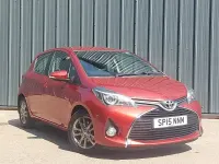 Used Toyota Yaris 99 HP (72 kW) 2015 Red Hatchback