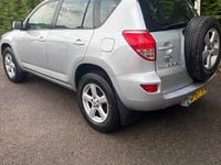 Usado Toyota RAV4 134 HP (98 kW) 2007 Prateado Carrinha