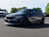 Begagnad BMW M135 M Performance 2021 Grå Halvkombi