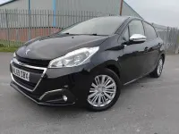 Używany Peugeot 208 Signature Sky 2019 Czarny Hatchback