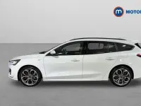 Begagnad Ford Focus ST-Line X 155 HK (114 kW) 2023 Vit Kombi