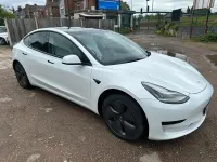 Używany Tesla Model 3 Standard Range 239 kW (325 KM) 2019 Biały Sedan/Limuzyna