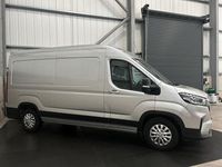 Usado Maxus V90 163 HP (119 kW) 2024 Prateado Van