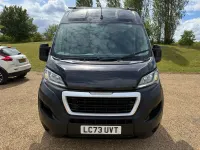 Usado Peugeot Boxer Premium 140 CV (102 kW) 2023 Gris Van