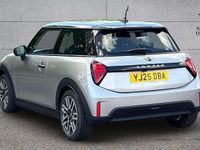 Usado Mini Cooper Hatch 113 kW (154 CV) 2025 Plateado Utilitario