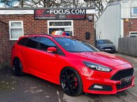 Used Ford Focus ST 250 HP (183 kW) 2017 Red Estate