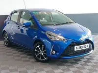 Used Toyota Yaris Hybrid 100 HP (73 kW) 2019 Blue Hatchback