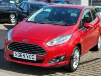 Używany Ford Fiesta Zetec 82 KM (60 kW) 2015 Czerwony Hatchback