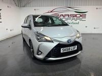 Used Toyota Yaris Hybrid 100 HP (73 kW) 2018 Silver Hatchback