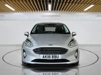 Usado Ford Fiesta Zetec 85 HP (62 kW) 2018 Prateado Citadino
