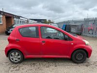 Used Toyota Aygo 67 HP (49 kW) 2008 Red Hatchback