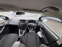 Used Ford Focus Zetec 120 HP (88 kW) 2016 Frozen white Hatchback
