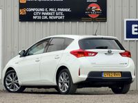 Used Toyota Auris Hybrid 2012 White Hatchback