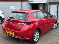 Used Toyota Auris 116 HP (85 kW) 2016 Red Hatchback