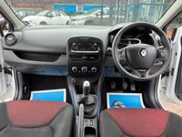 used Renault Clio IV 1.2 16V Expression + Euro 5 5dr